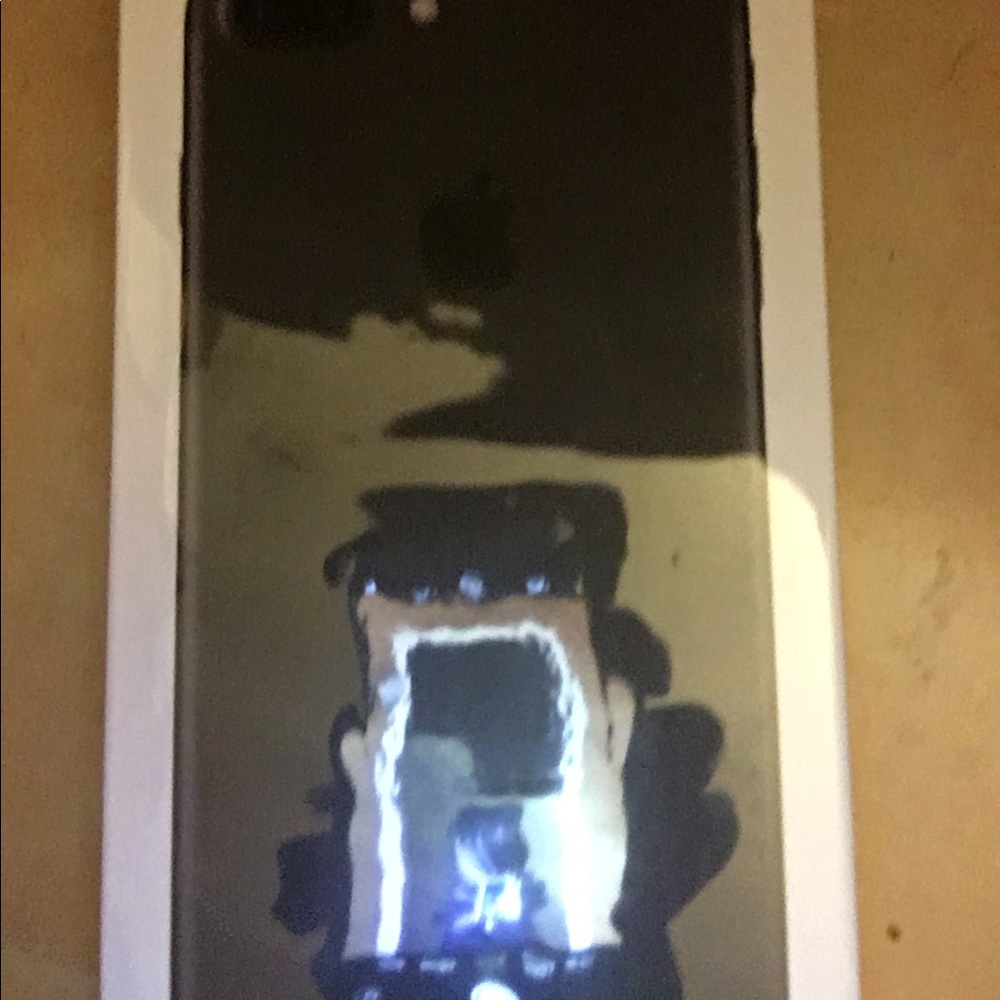 iPhone 7+ 32GB brand new sealed (Black)